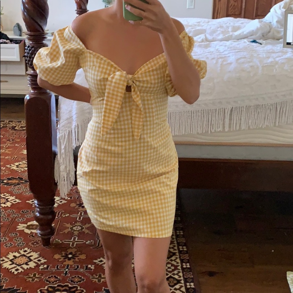 Puffy shoulder, front tie summer dress